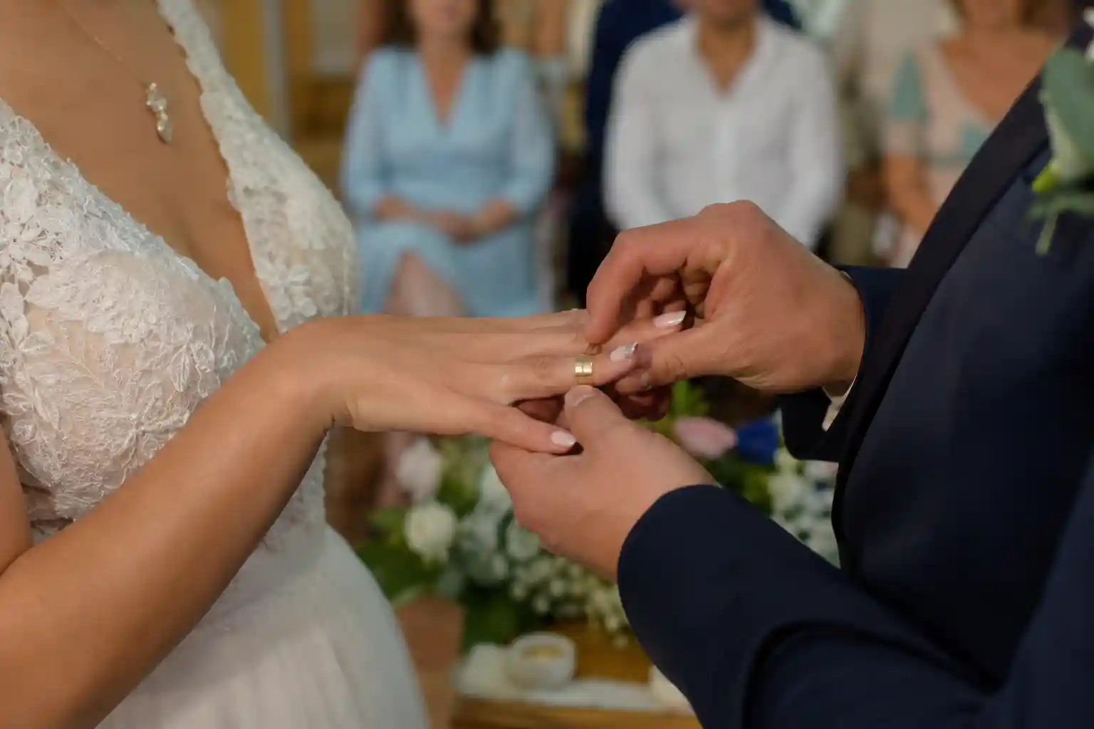 ¿Dónde va el anillo de casados en Cuba? Guía 2026 para Parejas Cubanas y Extranjeras